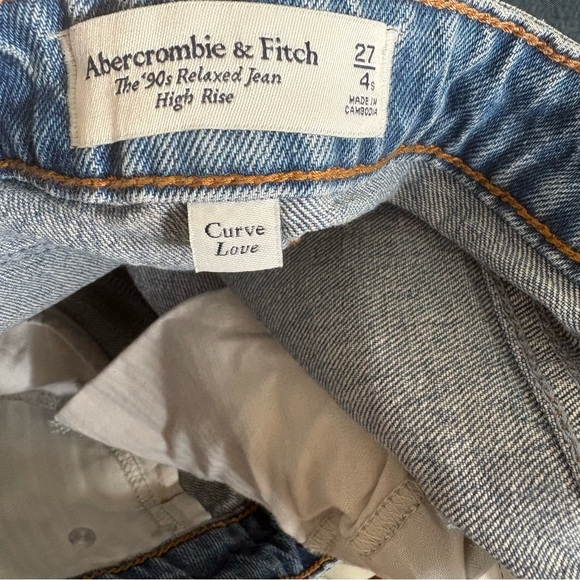NWT Abercrombie & Fitch Curve Love High Rise 90s Relaxed Jeans Size 27 Short - Picture 7 of 8